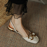 Dania Handgefertigte Slingback-Flats mit Kette